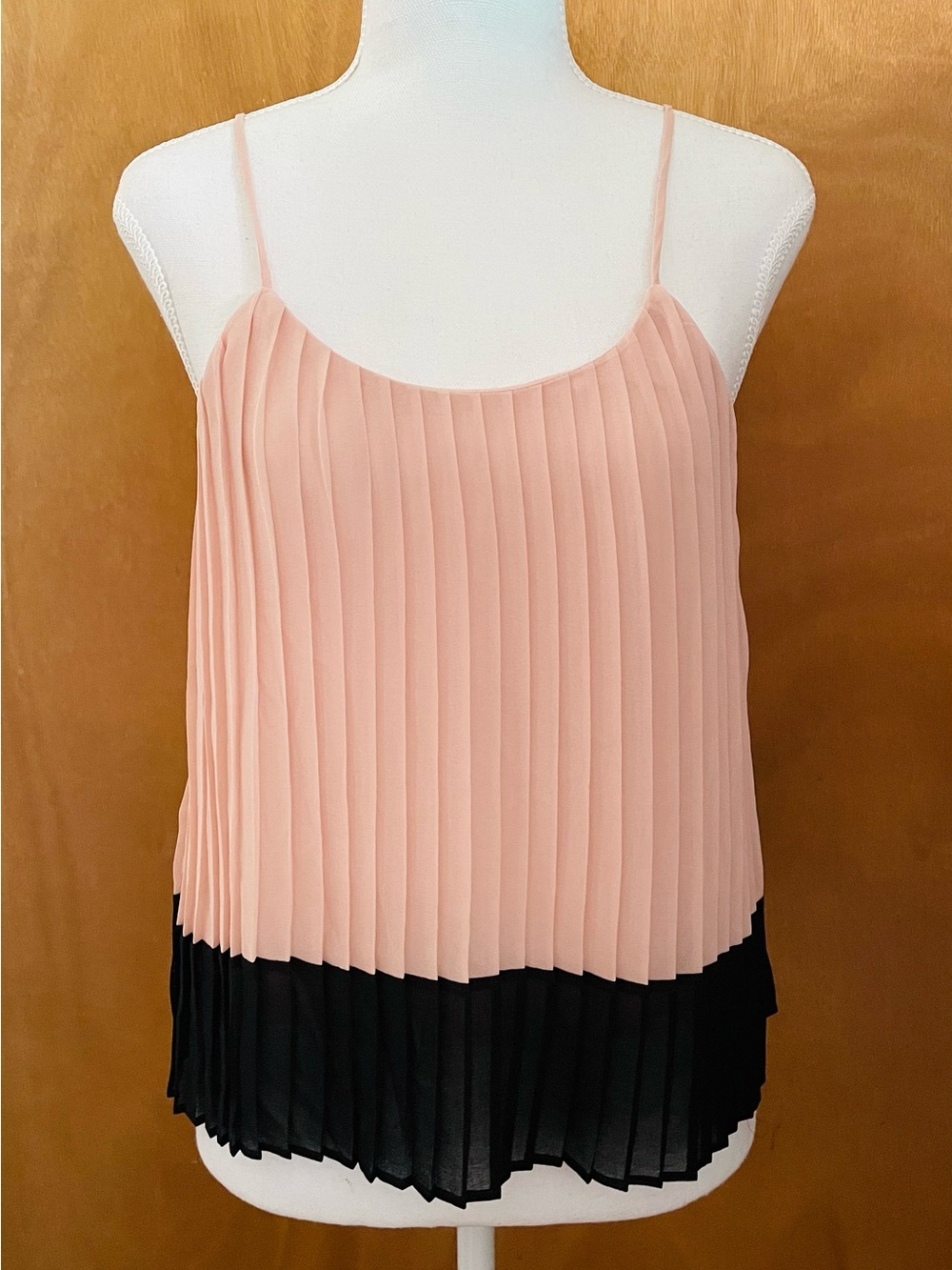 Pleated chiffon women’s top. Blush-pink / black. Size S/M
